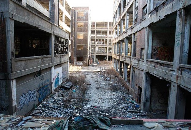 detroit-abandoned-buildings-12