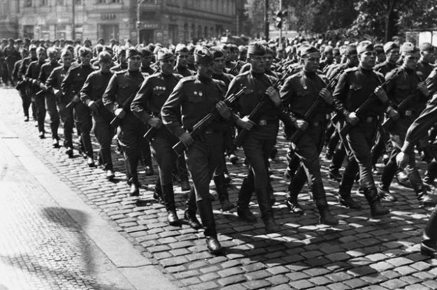 10 Sep 1968, Prague, Czechoslovakia --- Soviet Troops March Through Prague --- Image by © Hulton-Deutsch Collection/CORBIS